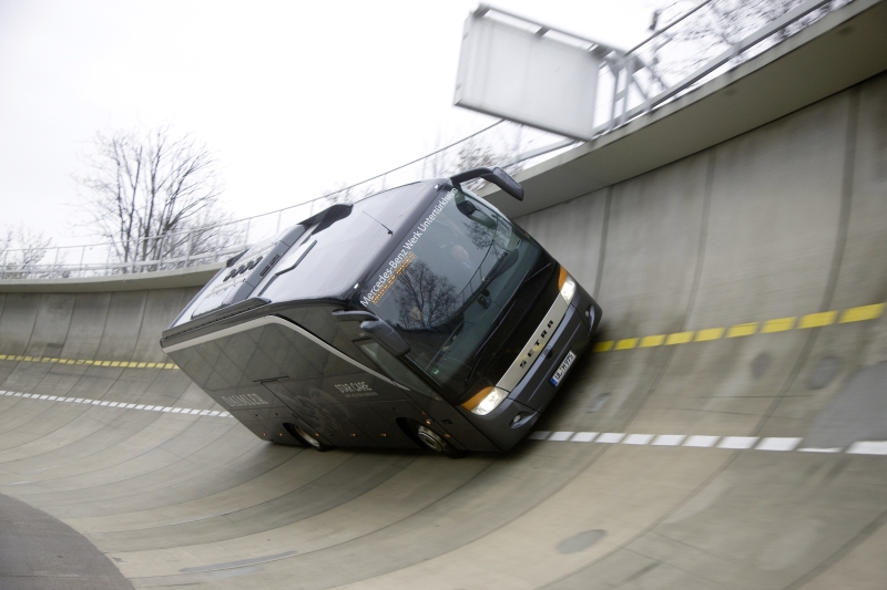 setra-s-411-hd-as-a-visitor-bus-at-the-daimler-ag-test-track1.jpg