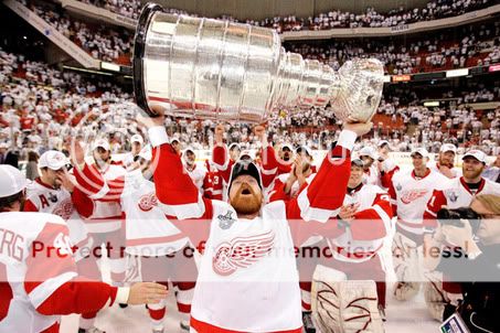 red-wings-stanley-cup-champs-2008.jpg